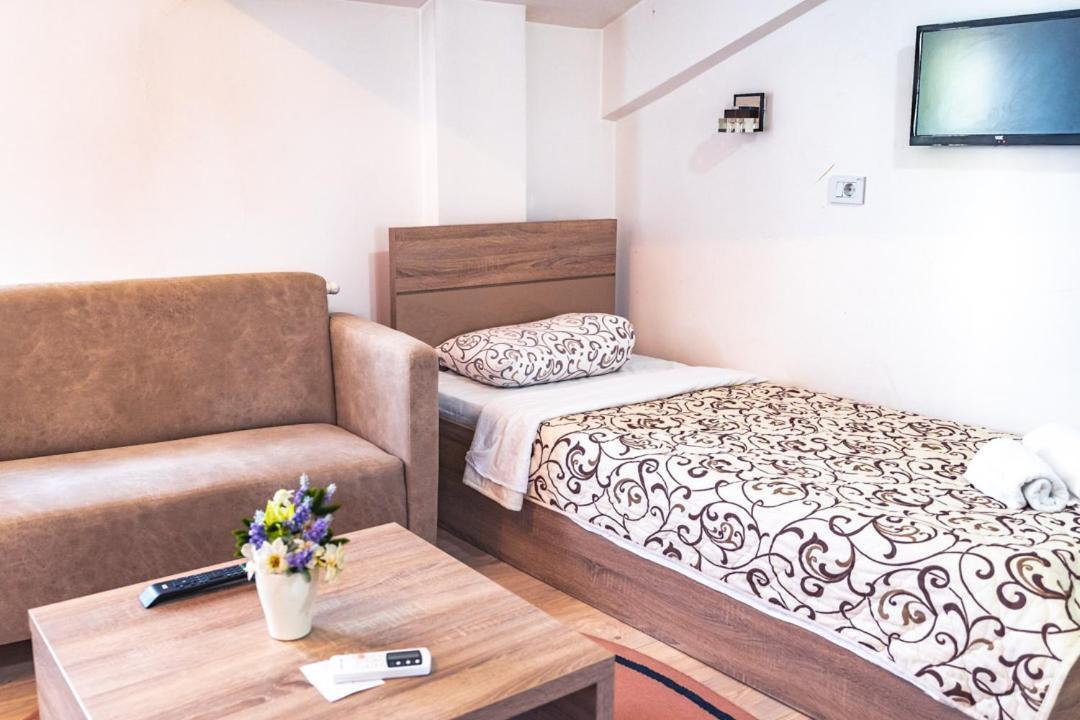 Hotel Zeleni Vir Ni Eksteriør bilde